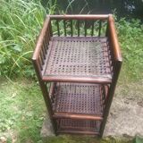 Shelf to put canning and rattan.