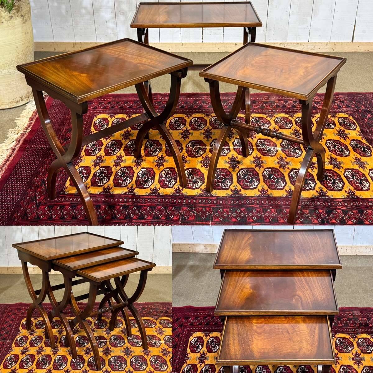 Suite de tables gigognes anglaises en acajou des années 1950