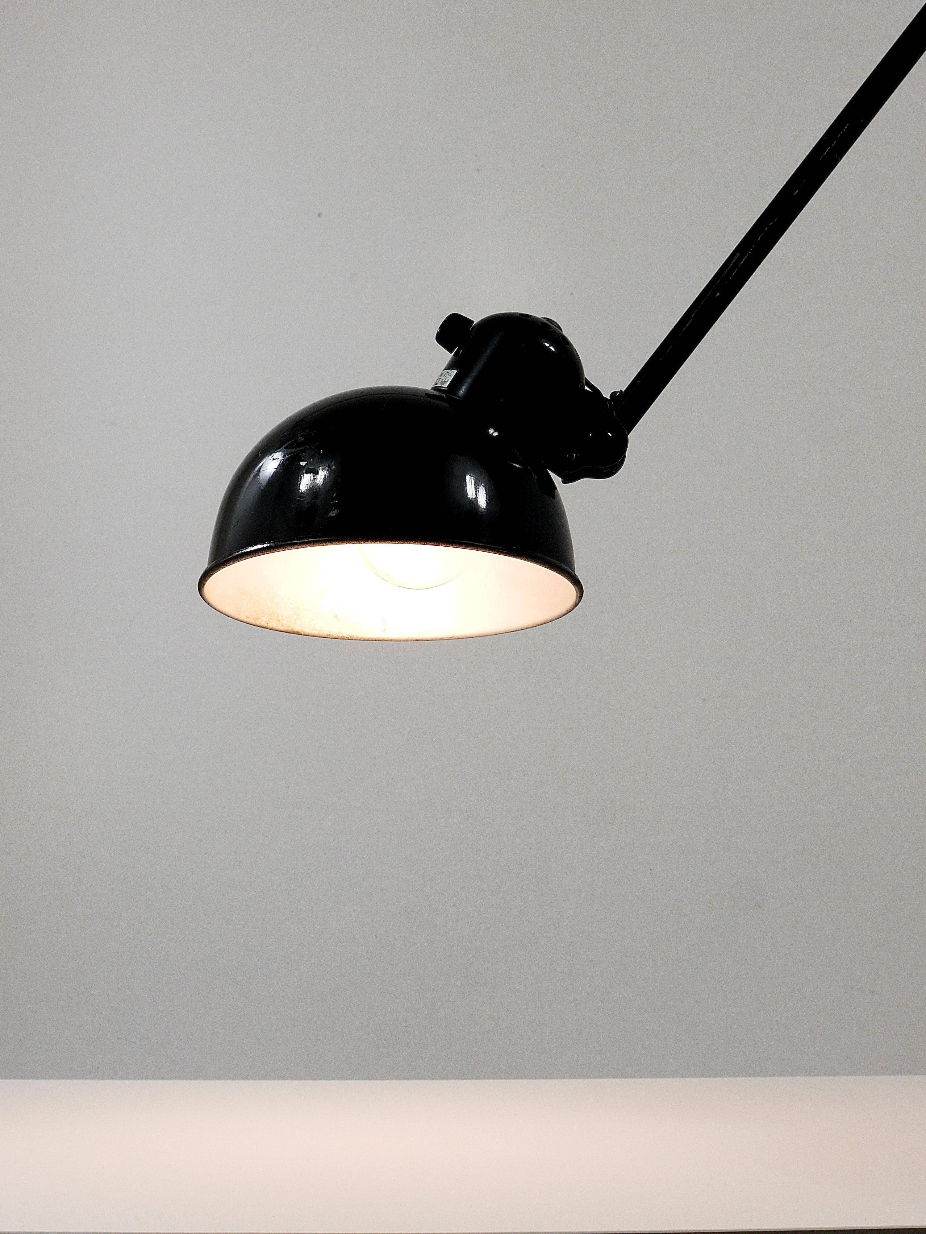 Lampe murale à pince industrielle Bauhaus Christian Dell, Koranda Autriche, années 1930