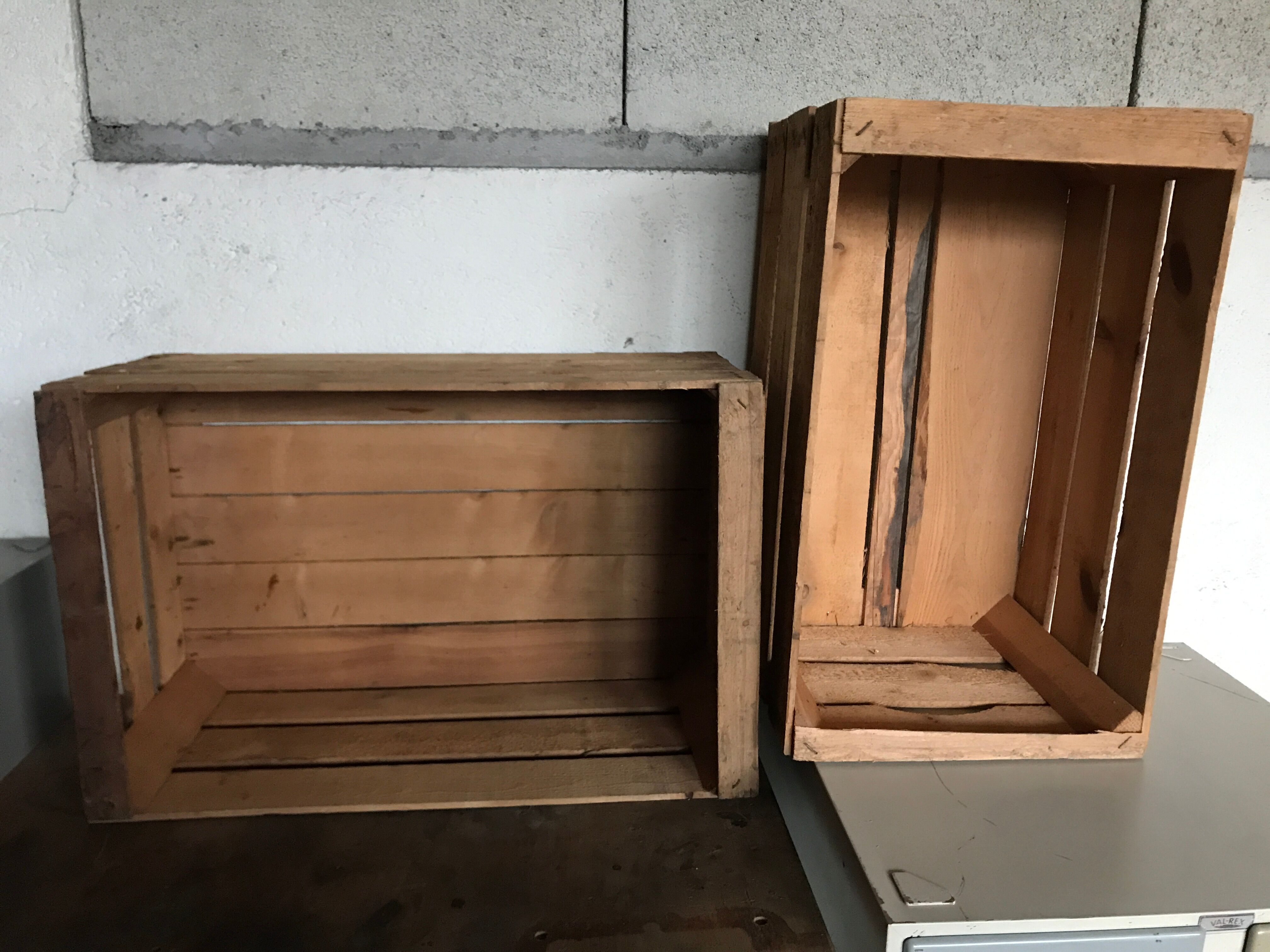 Set of 2 wooden boxes