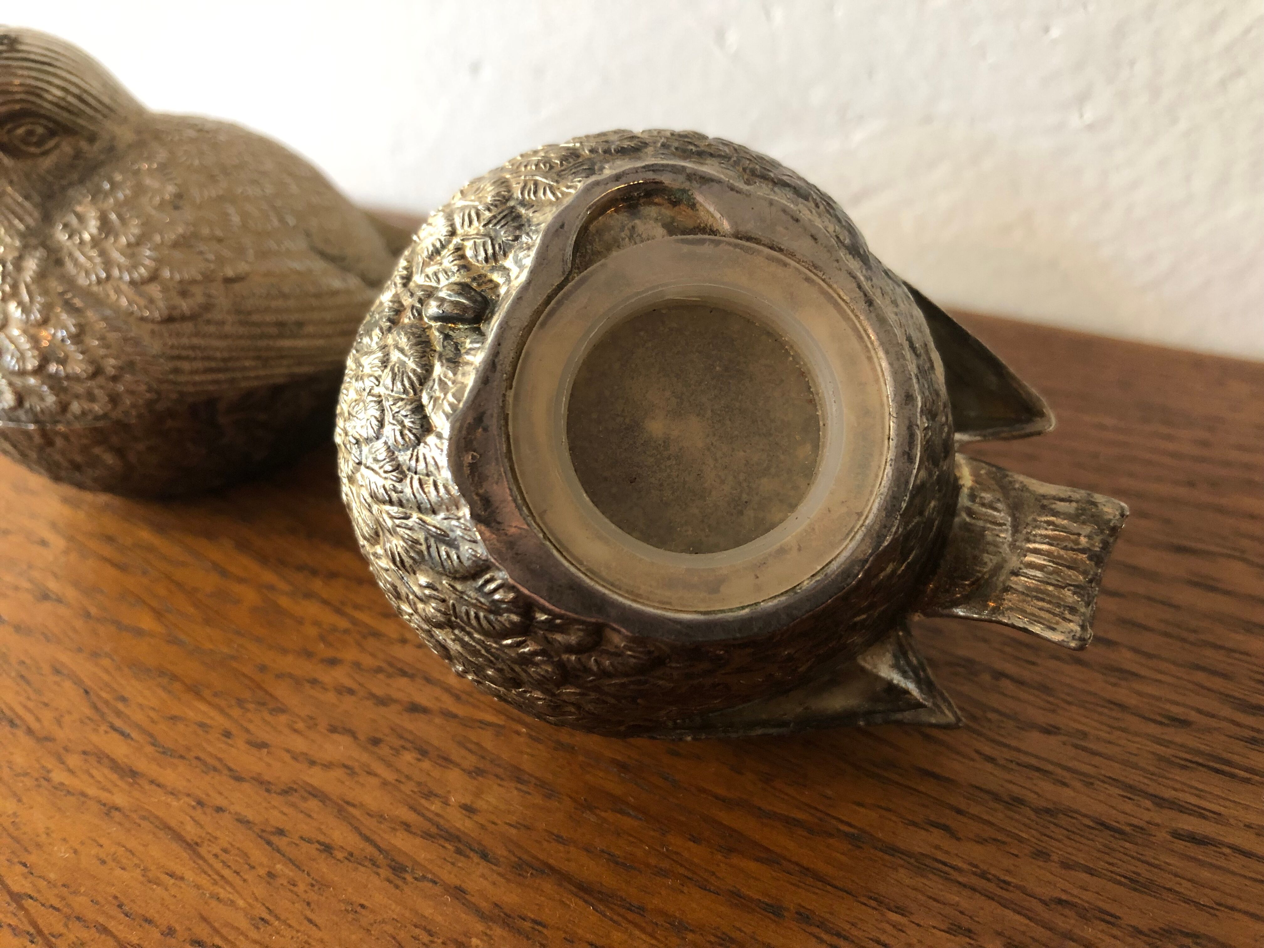 Salt and pepper shaker in silver metal, sparrows