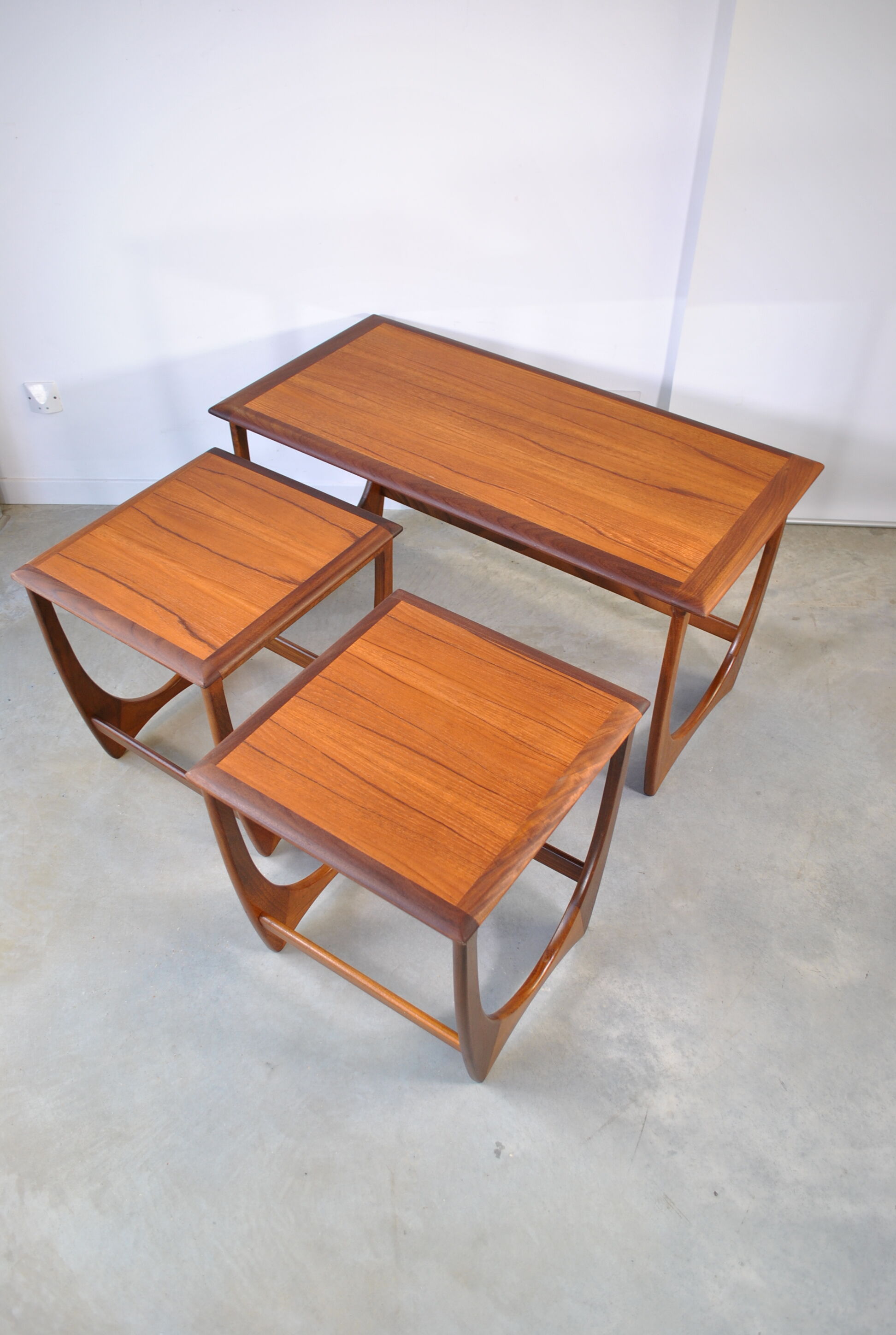Large pull-out table G-plan 1950