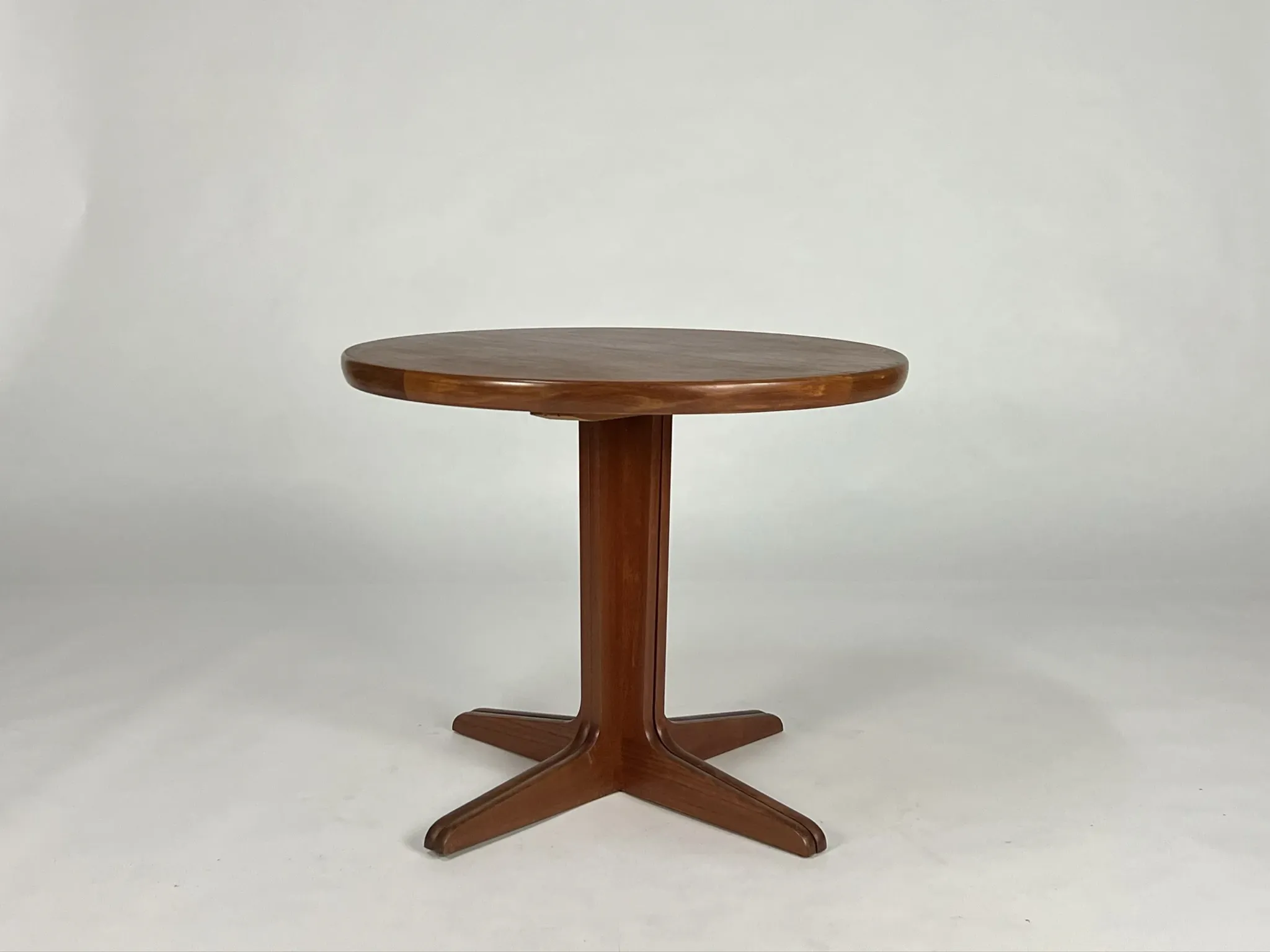Danish teak dining table round vintage mid-century design VV Mobler