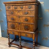 Commode ancienne en ronce de noyer du XVIIIe siècle