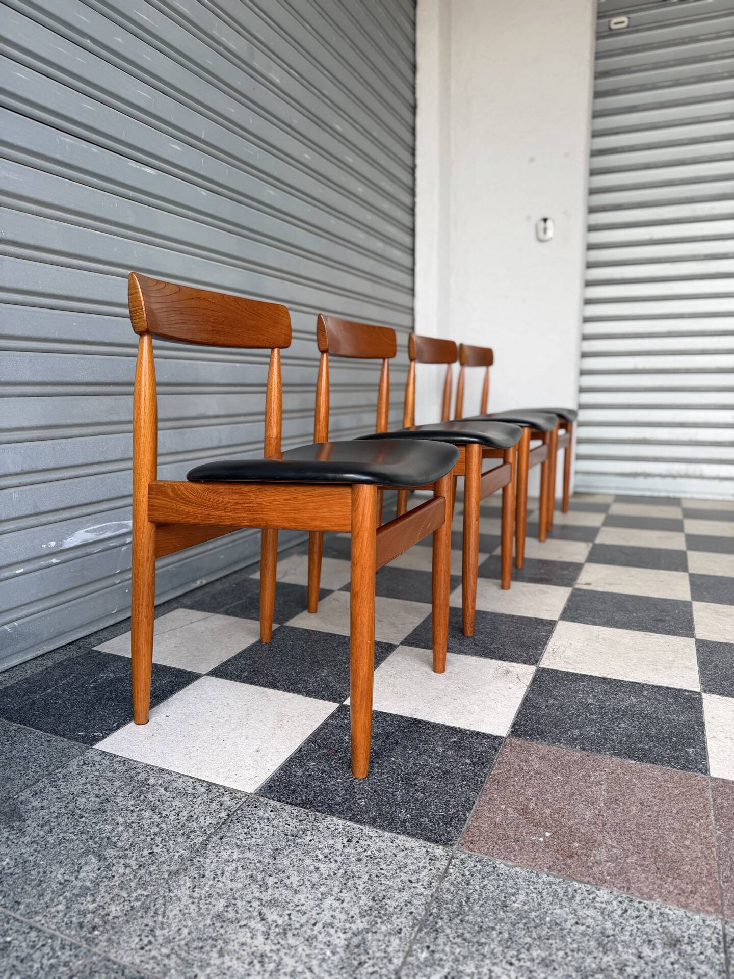 Lot de 4 chaises danoises en teck
