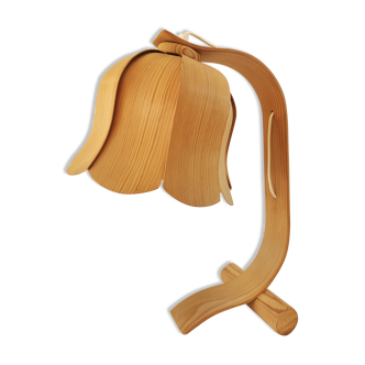 Wooden flower lamp