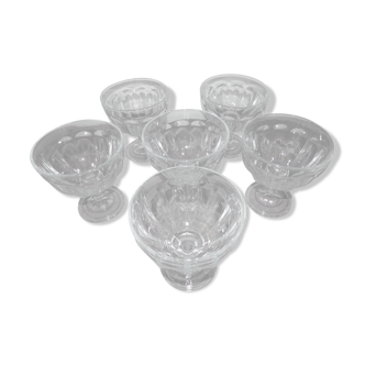 6 ice cream or dessert cups on foot