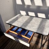 Formica table with marble motif, with drawer and its 3 chairs.