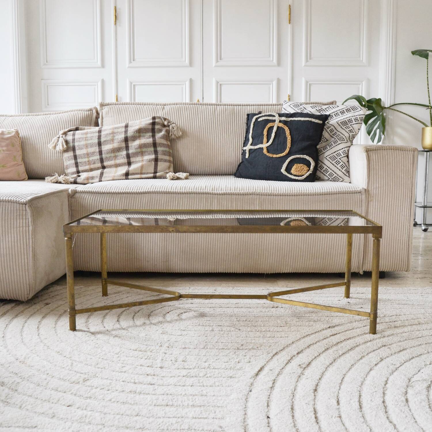 Coffee table in gold metal and glass