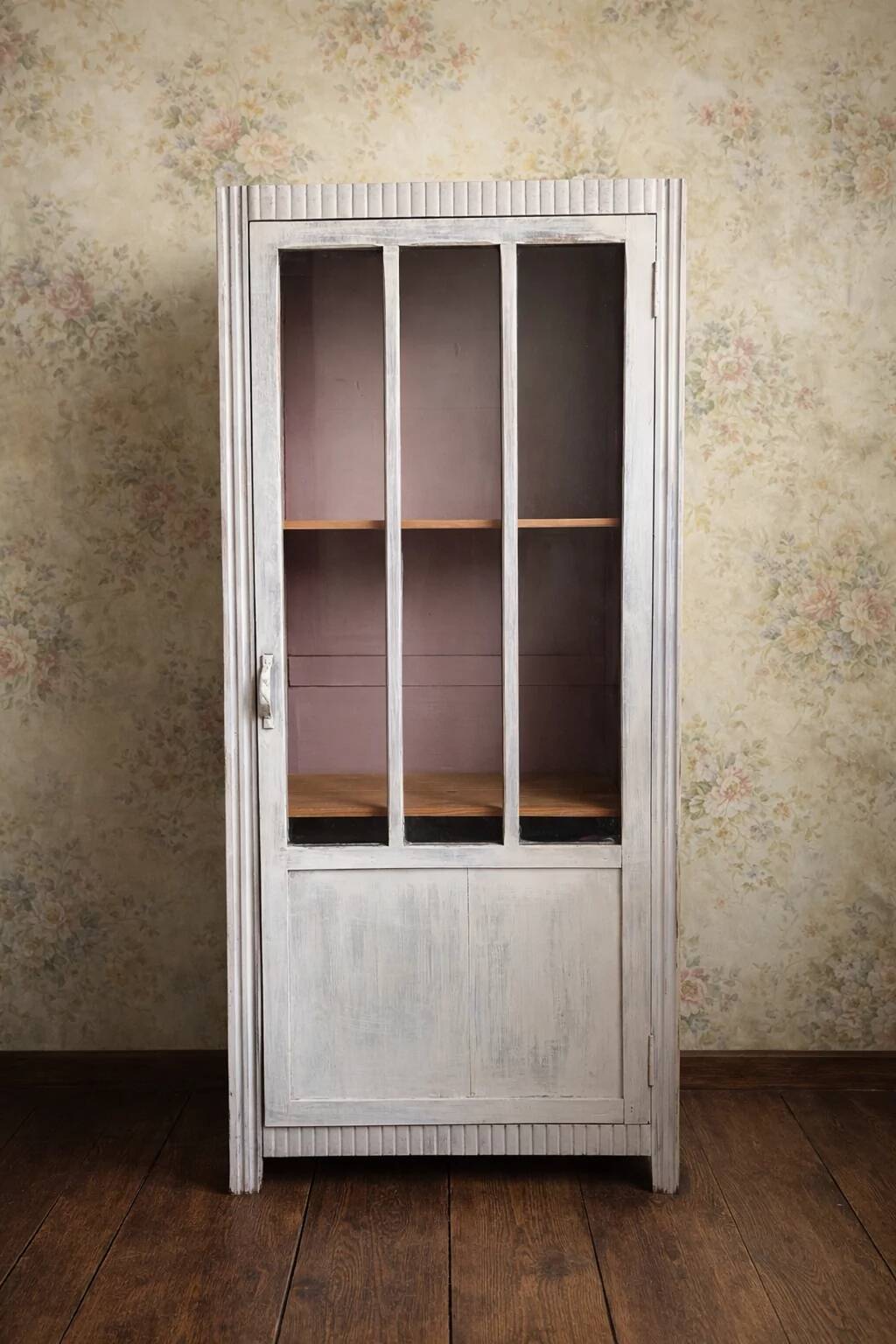 Small Parisian Art Deco glass cabinet with white patina - a timeless classic.