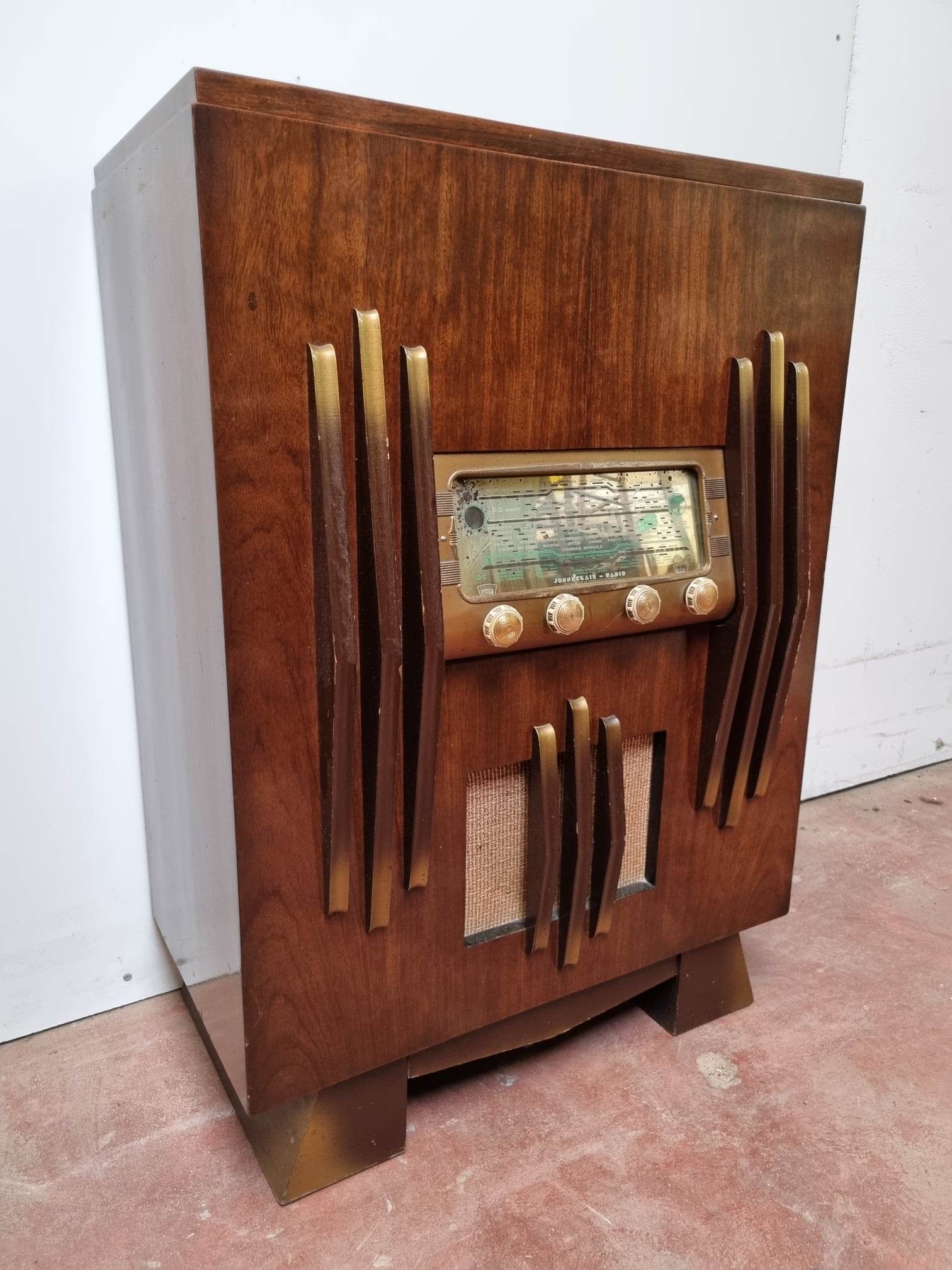 Radio cabinet from the 1940s