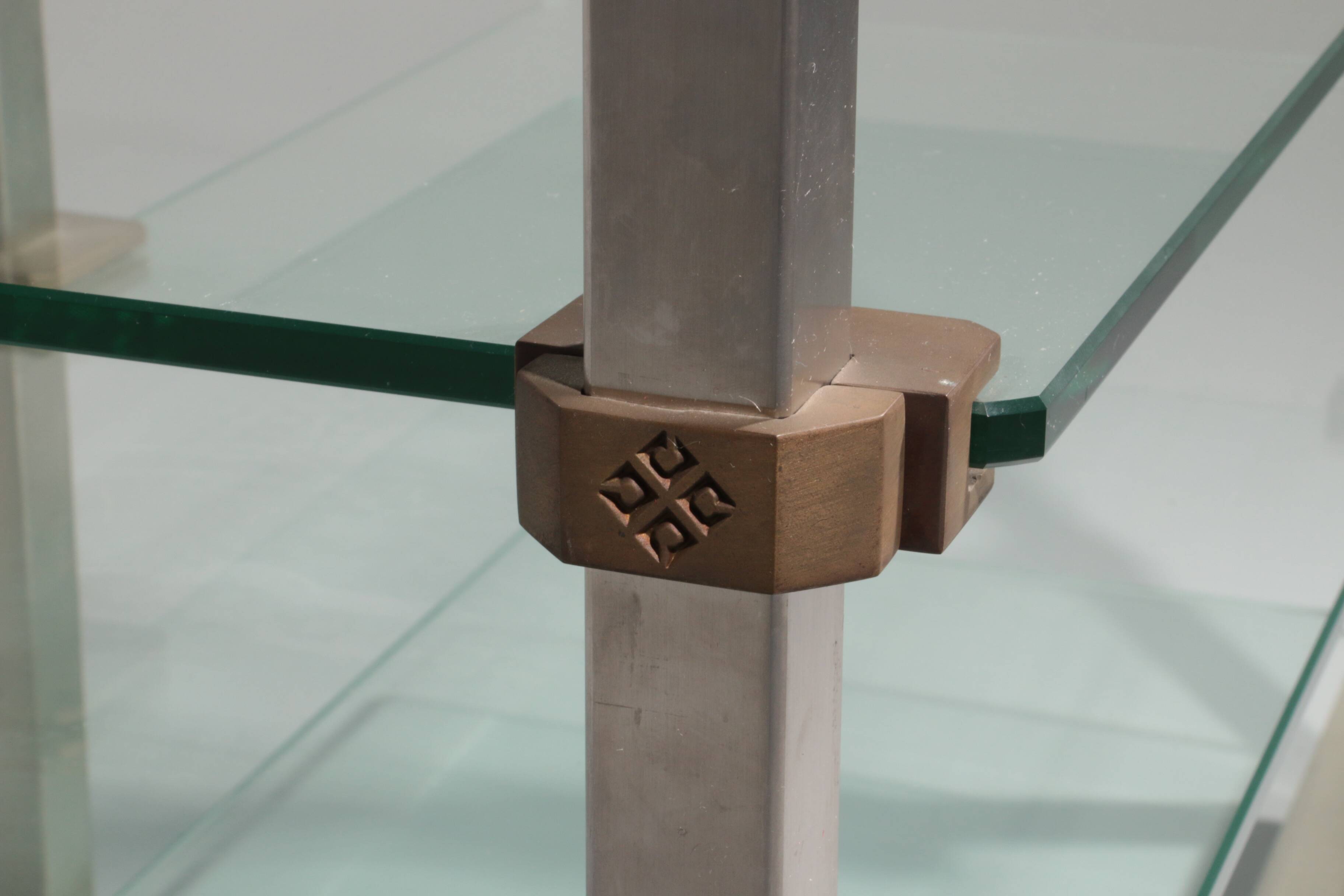 Table d'appoint, console sur roulettes Peter Ghyzcy, années 1970