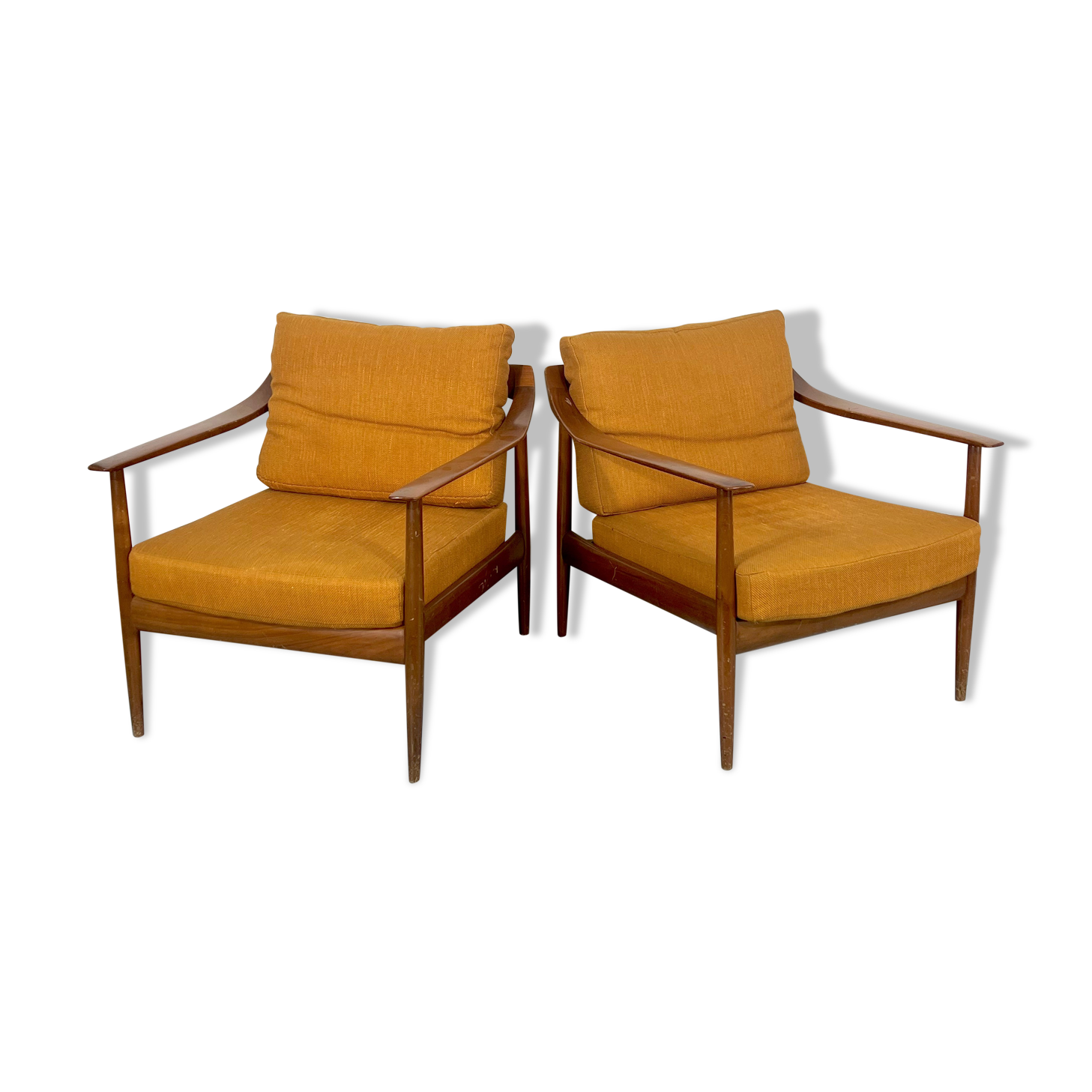 Mid-century modern pair of Walter Knoll armchairs model 550 from 50s