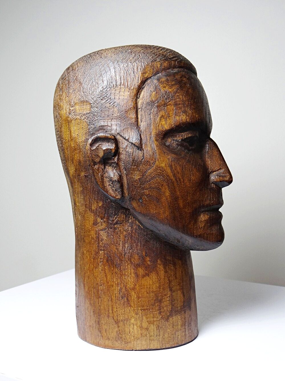 Monoxyle wood sculpture of a man's head, vintage craftsmanship from the 1950s.