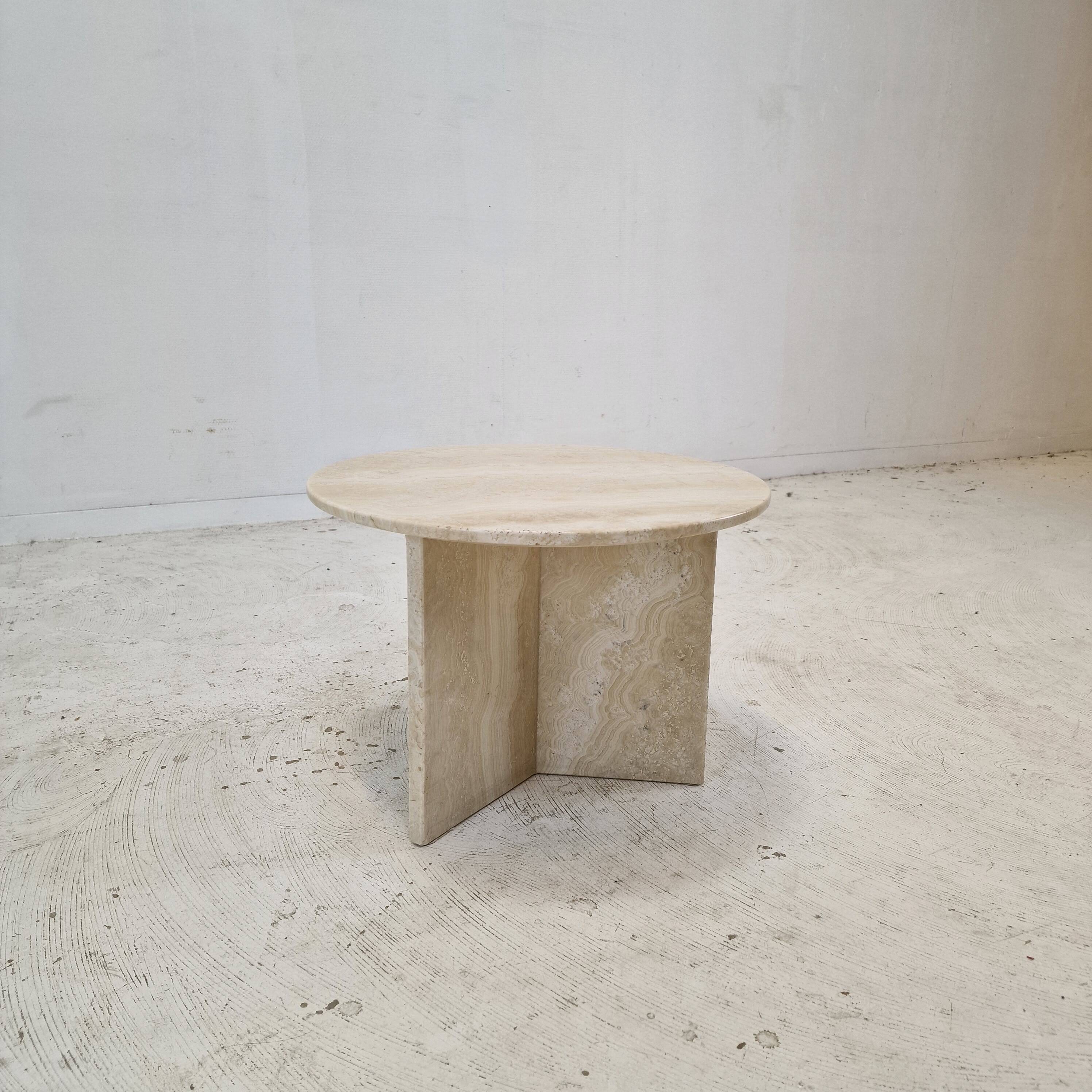 Table basse ou d'appoint ronde italienne en travertin, années 1980
