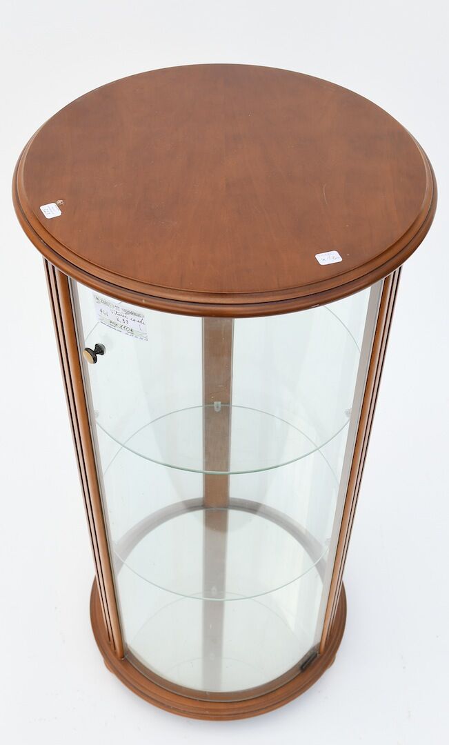 Round exhibition showcase