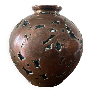 Round glass vase with metallic arabesque patterns