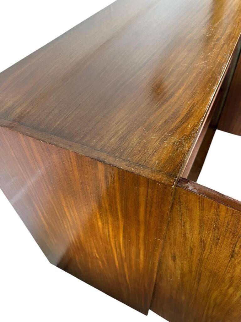 Commode vintage en bois sur pieds en acier