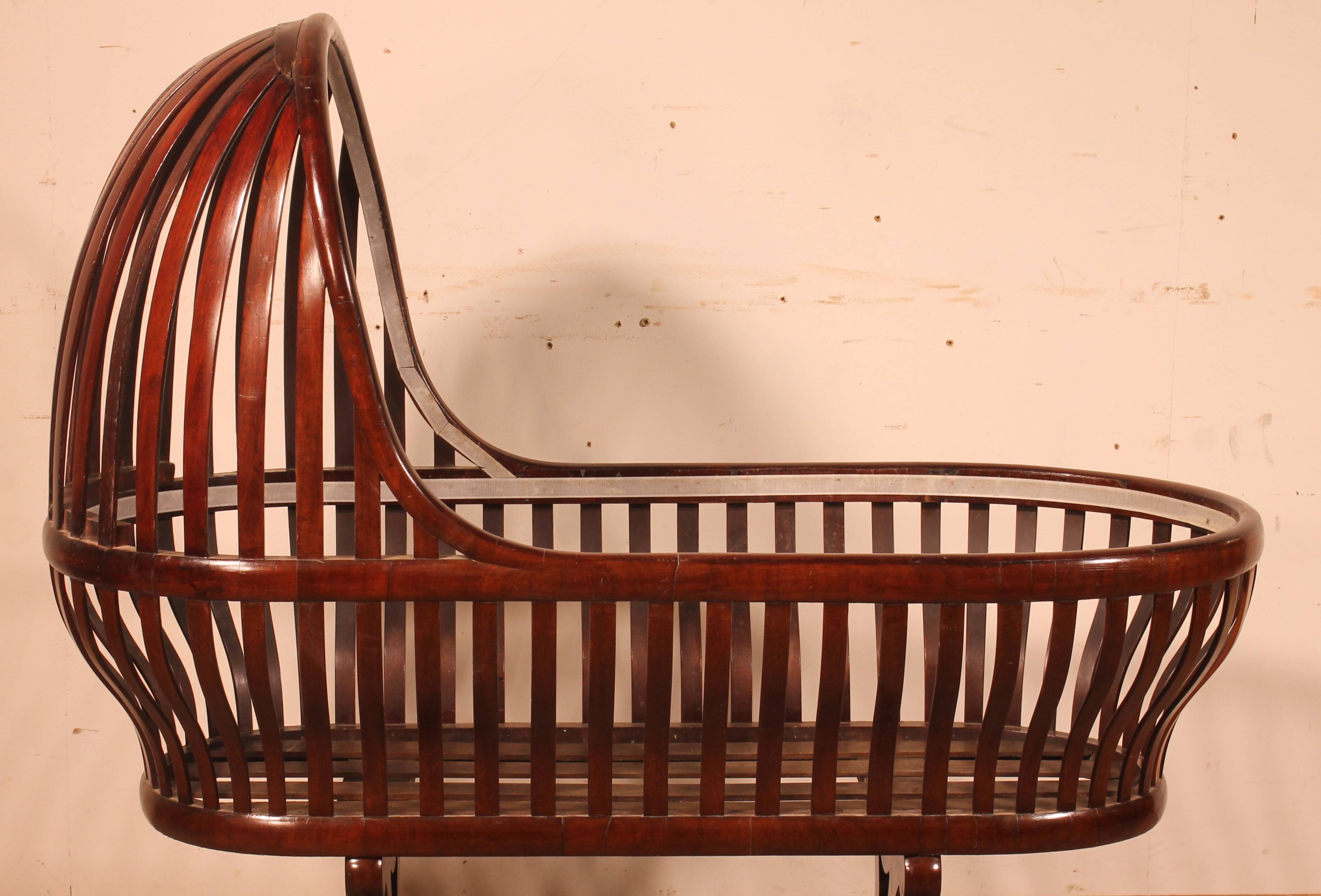 Curved Mahogany Cradle - 19th Century
