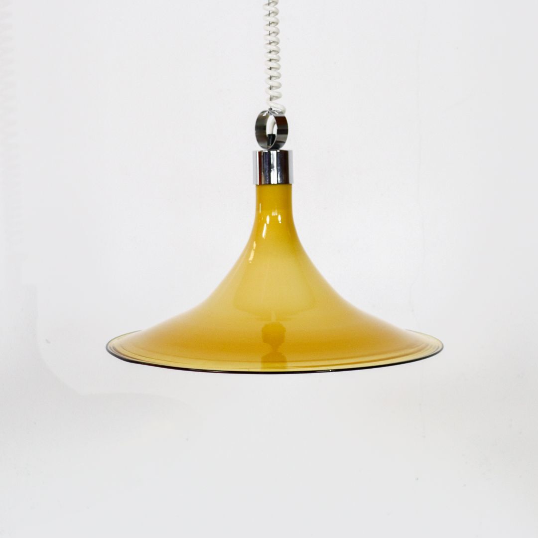 Suspension trompette en verre du milieu du siècle