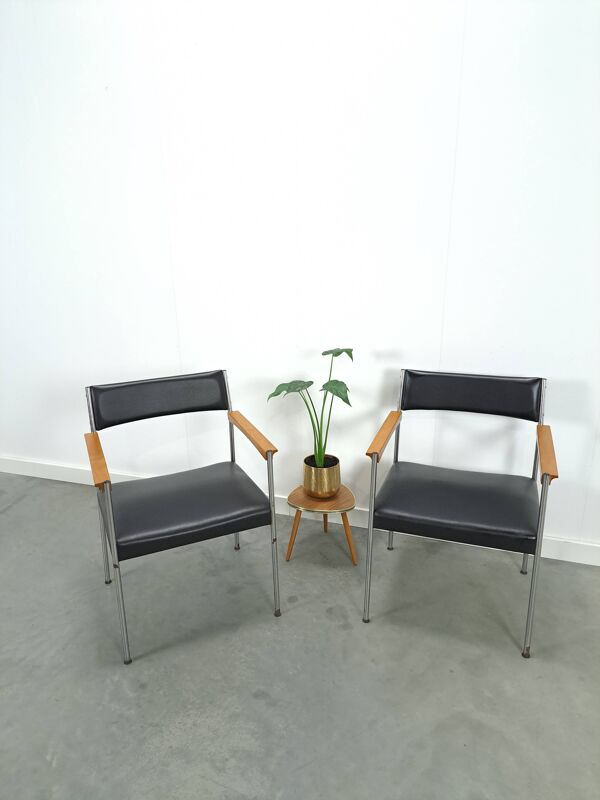 Chaises DDR avec base chromée et revêtement noir, chaises de salle à manger