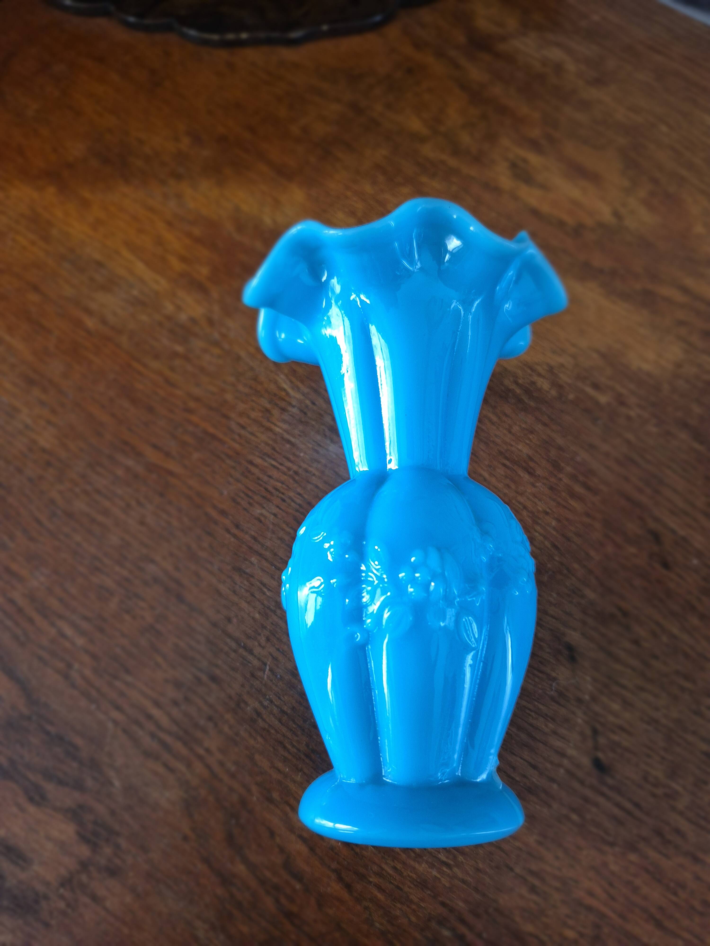 Opaline vase from the Portieux fair 1900-50