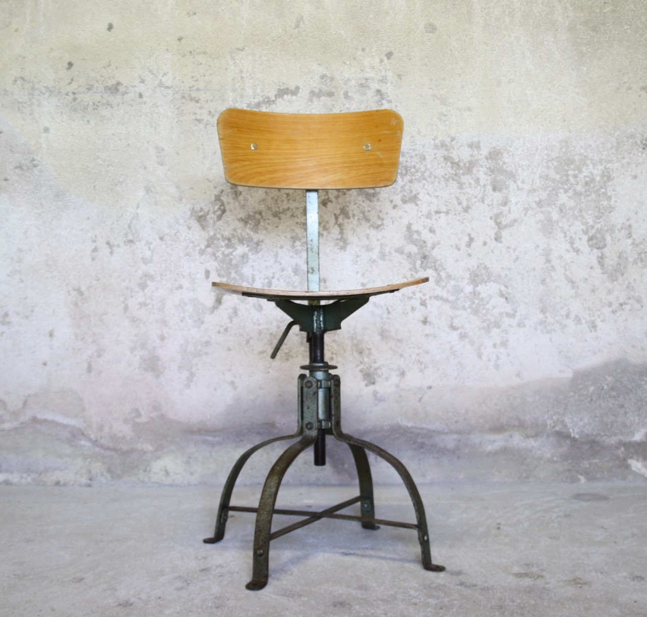 Bienaise workshop chair