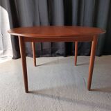 Scandinavian round table