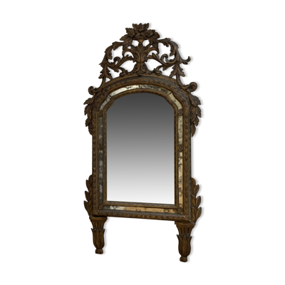 Grand miroir ou trumeau à parcloses en bois sculpté et doré. Travail italien du début du XIXe siècle