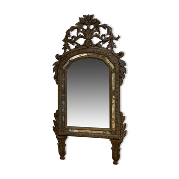 Grand miroir ou trumeau à parcloses en bois sculpté et doré. Travail italien du début du XIXe siècle