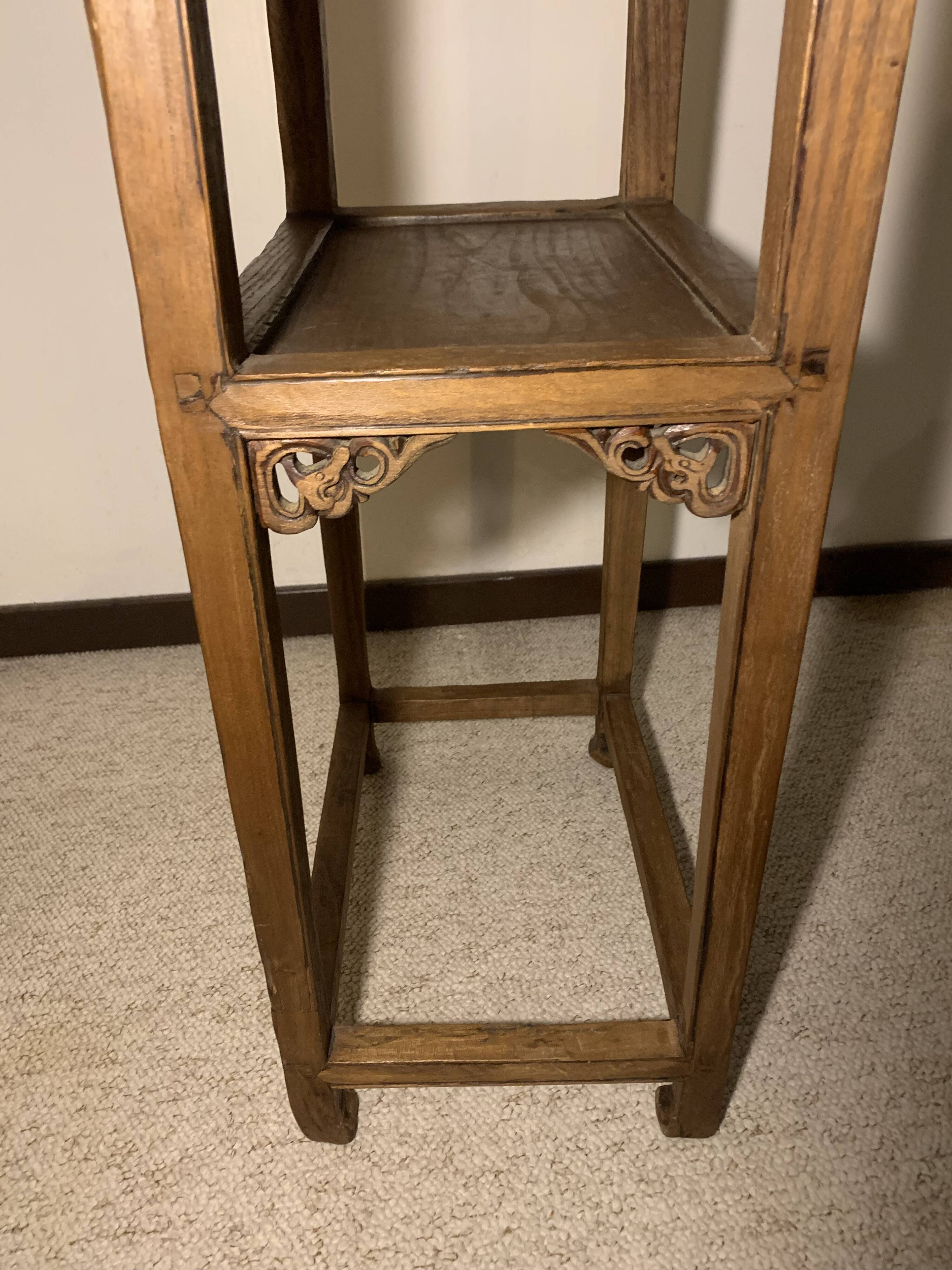 Chinese side table in Elm (Bedside or Tea stand), late 19th century.