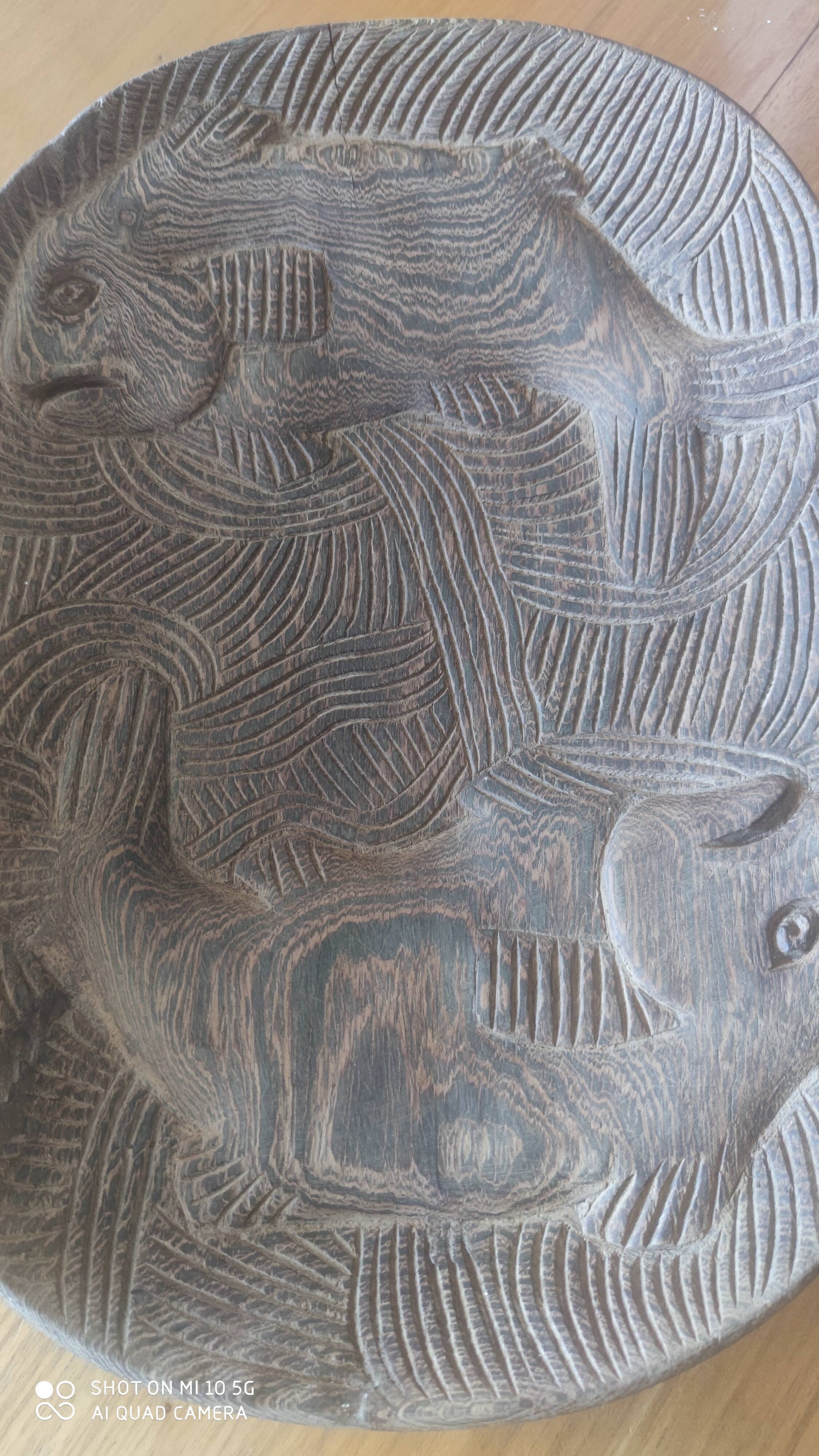 Wenge carved single-piece platter with fish decoration