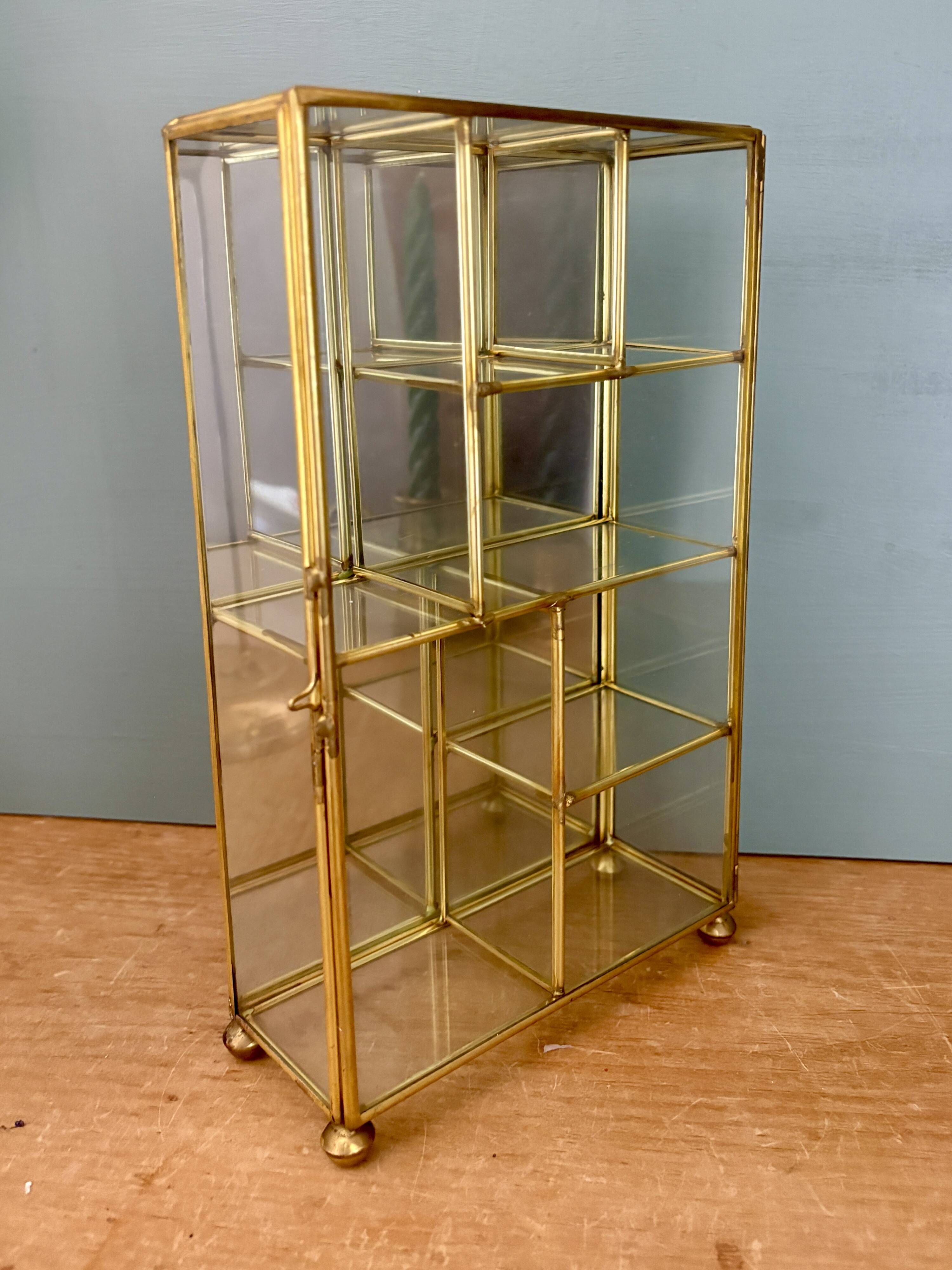 Vitrine vintage en verre et laiton