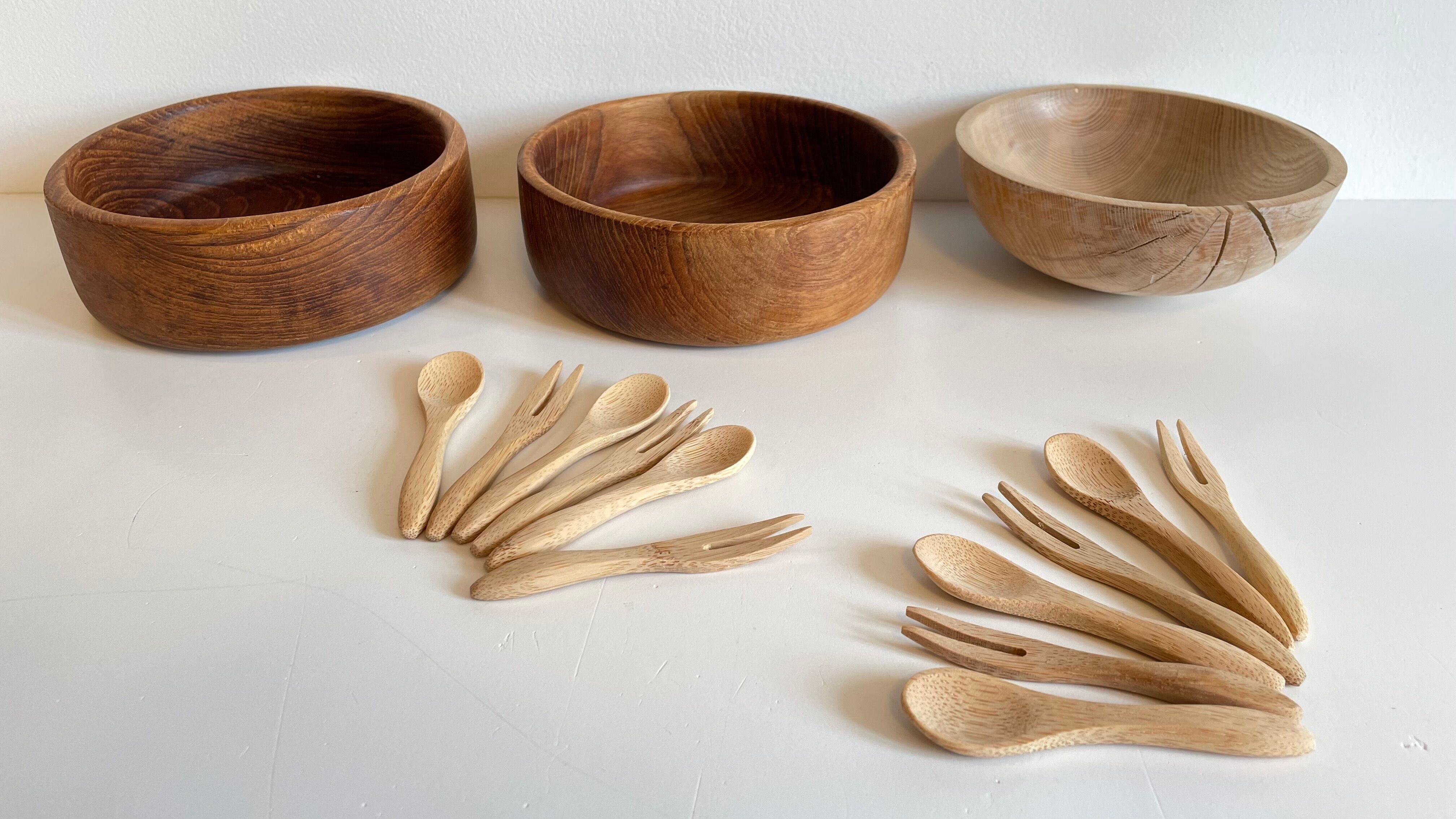3 wooden bowls and 12 mini cutlery at apéro