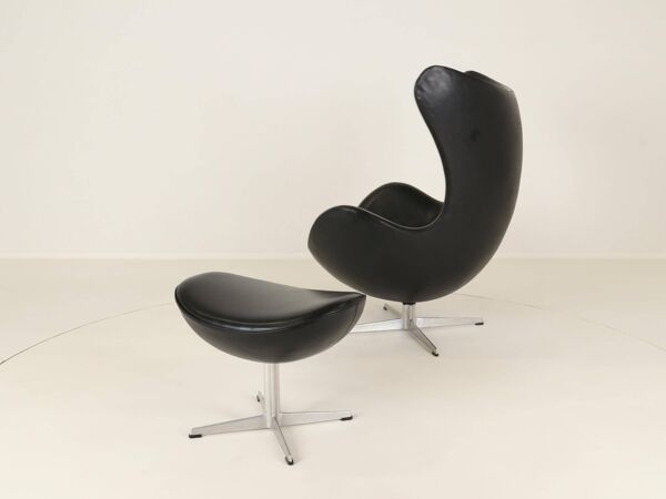 Fauteuil Egg et ottoman d'Arne Jacobsen, Danemark, années 1960