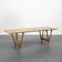 Table basse des années 50, noyer, pieds en V, restaurée