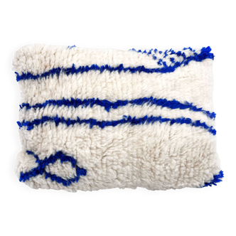 Ecru Moroccan Azilal cushion cover with Majorelle blue patterns 60x40cm