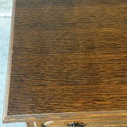 Vintage oak and veneer chest of drawers with 4 drawers.