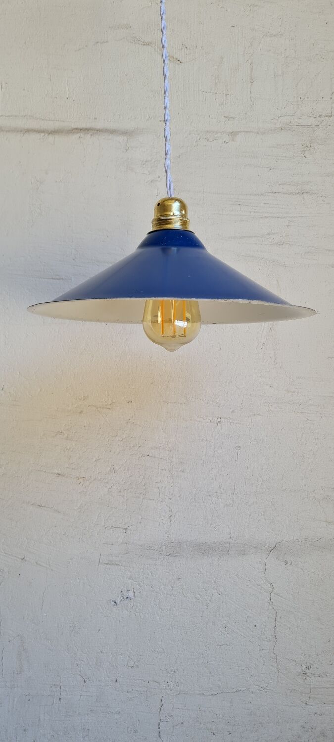 Enamelled sheet metal suspension