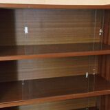 Vintage: Wooden display cabinet with 5 shelves, 4 metal legs.