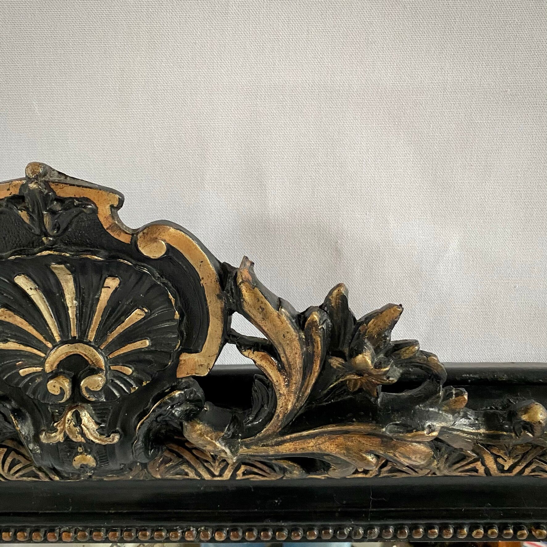 Mirror Napoleon III, black and gold with pediment