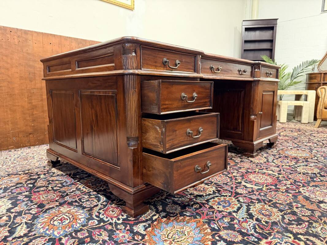 English Classic Chesterfield Partnerdesk Desk
