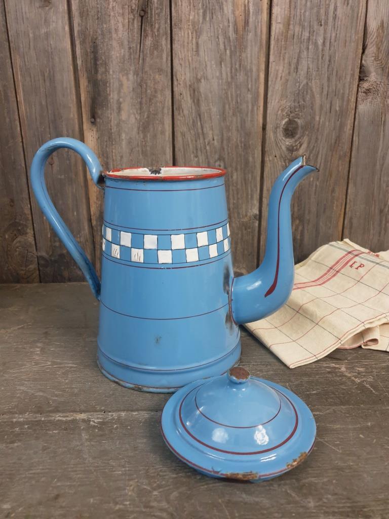 Antique enamelled coffee maker - Kitchen decoration