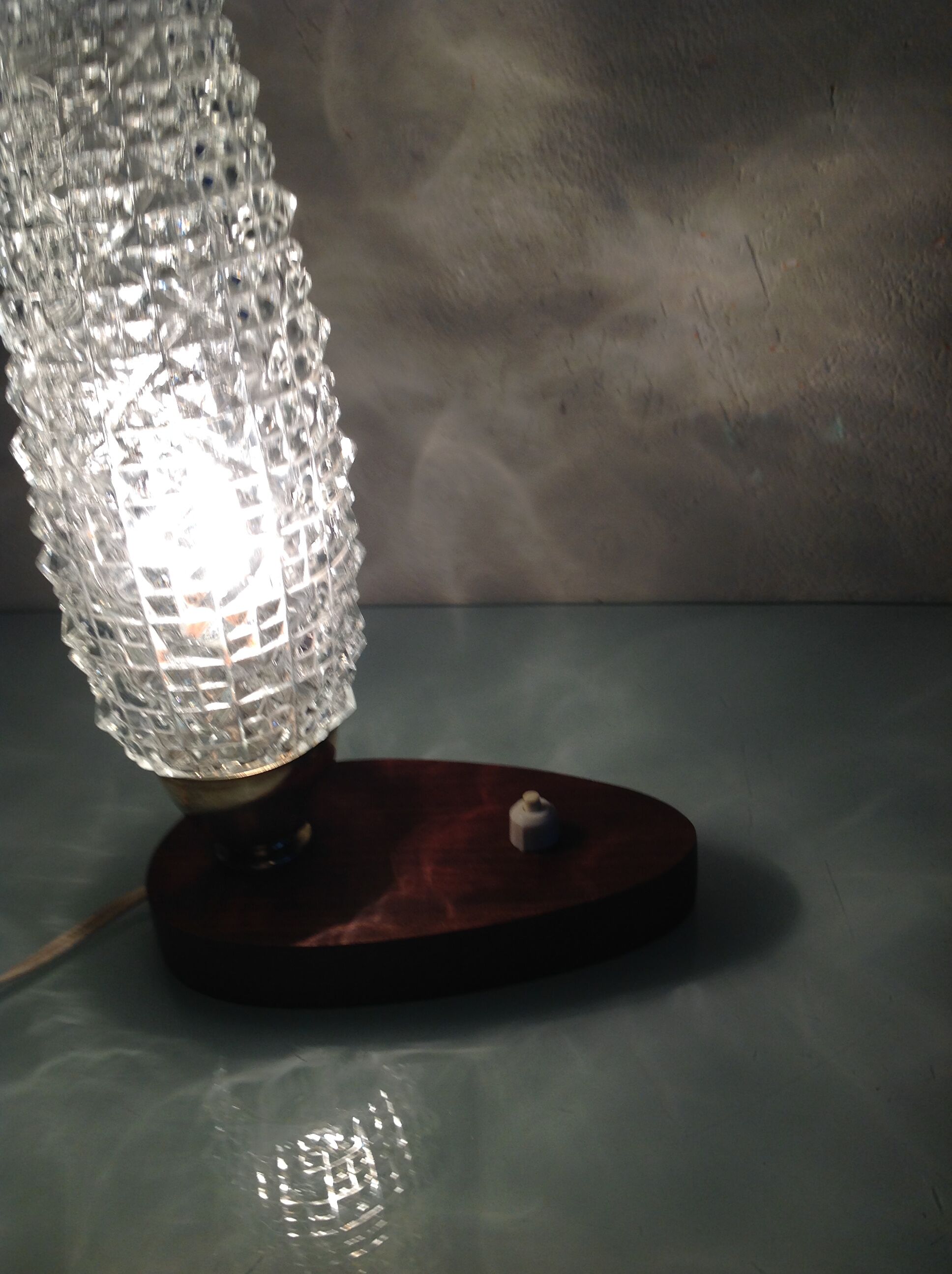 Structured tulip glass bedside lamp / vintage 60s-70s