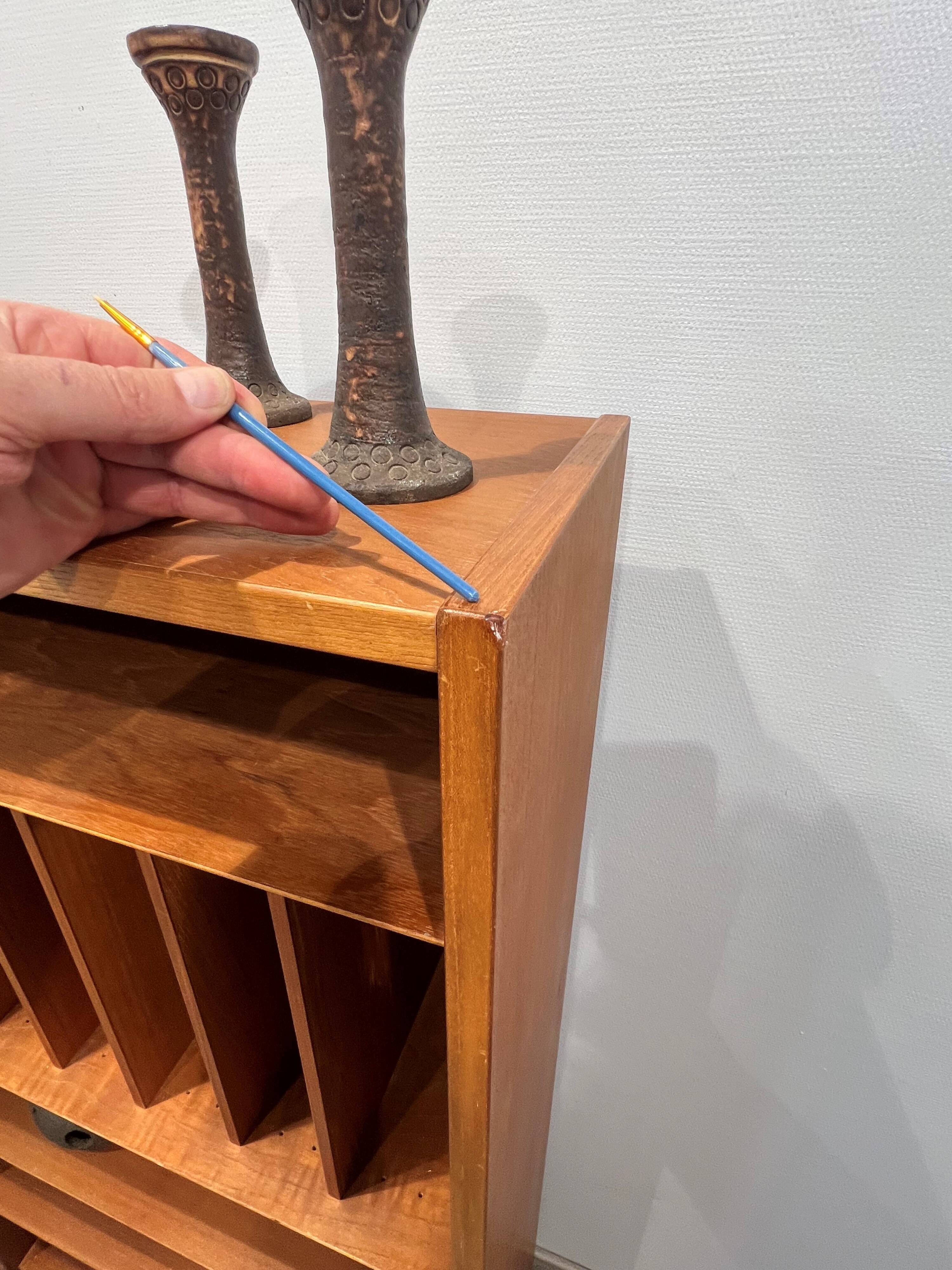 Splendid Scandinavian bookshelf in teak from Denmark.
