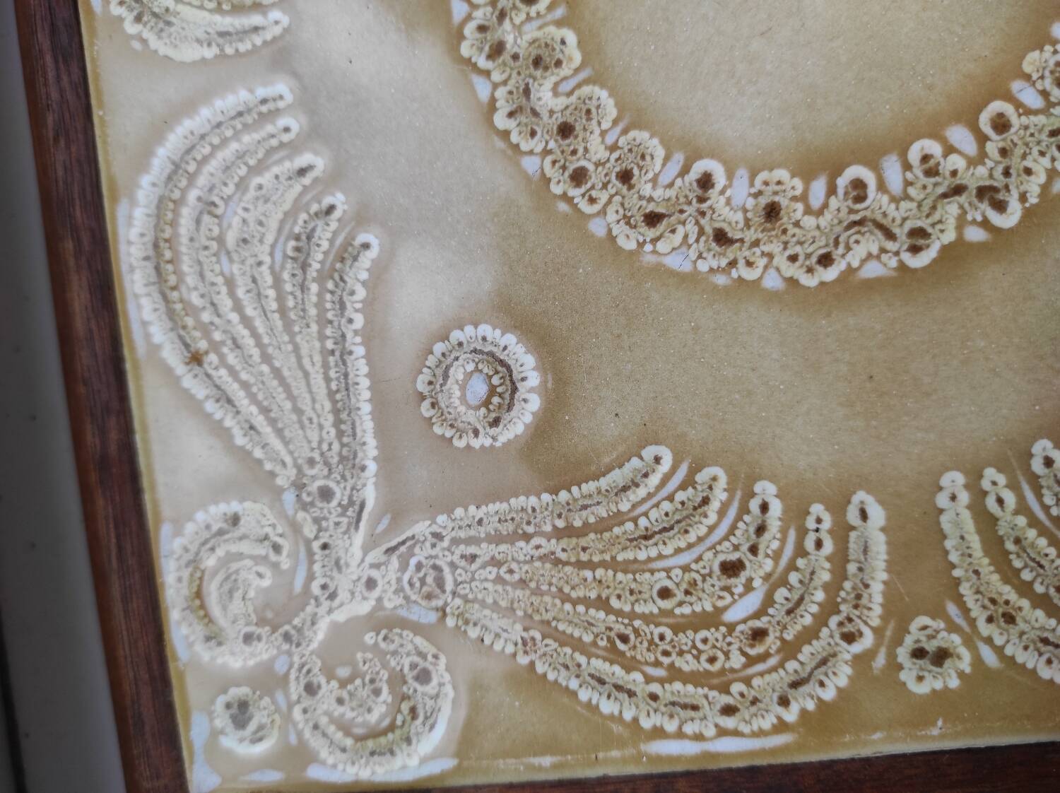 Wooden and ceramic trivet