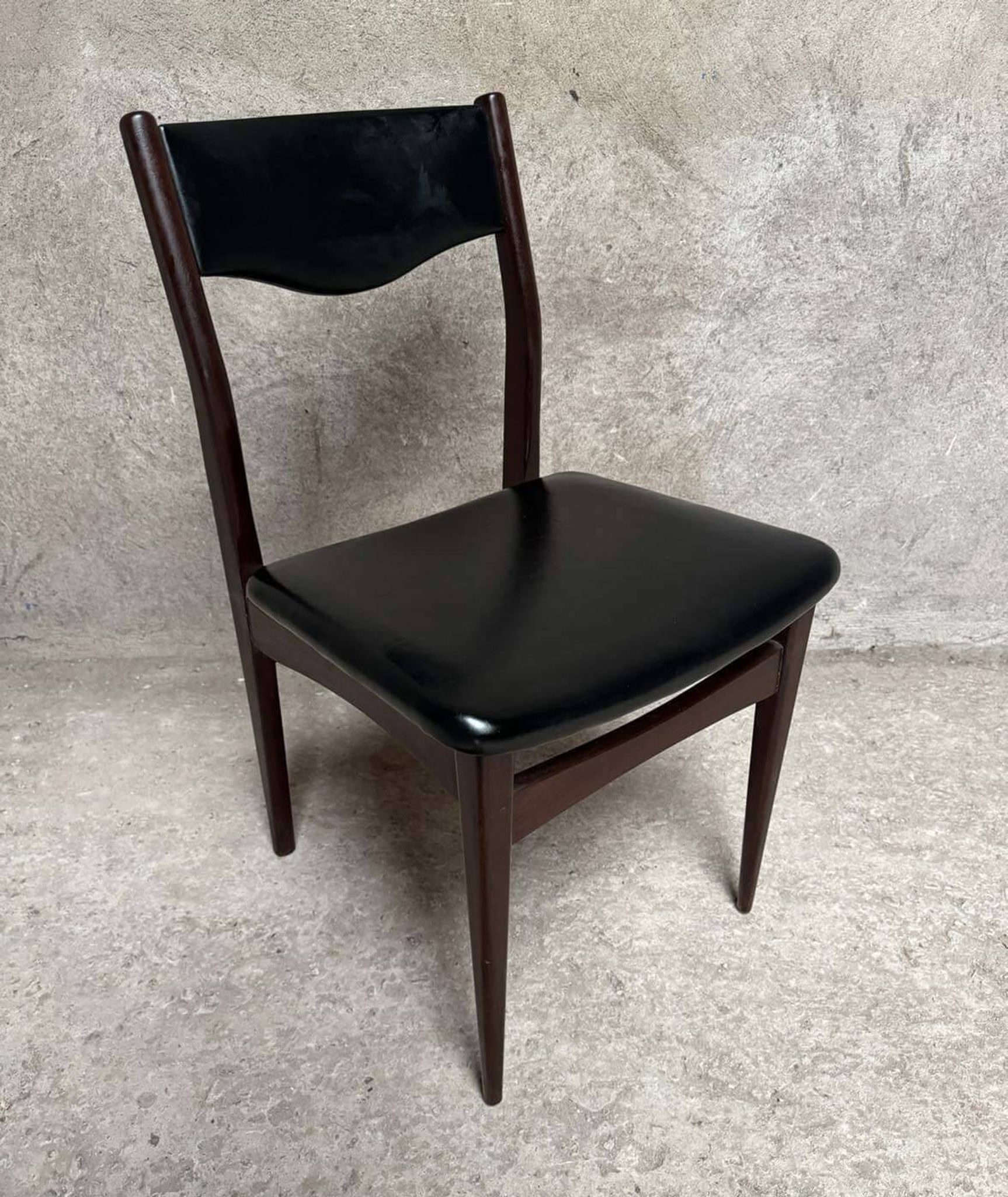 Series Set of 6 vintage Scandinavian rosewood chairs from the 1960s