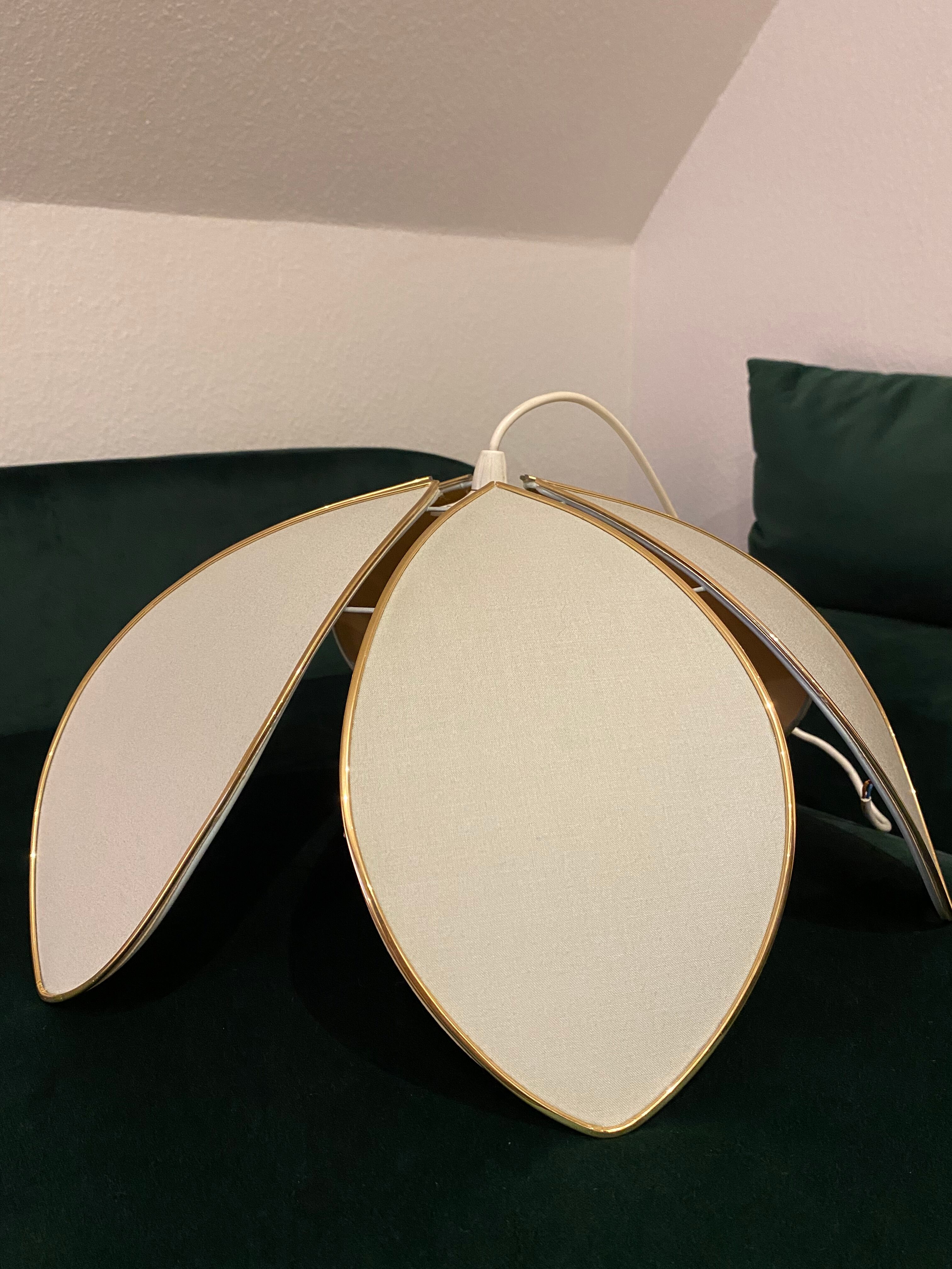 Vintage flower petal suspension