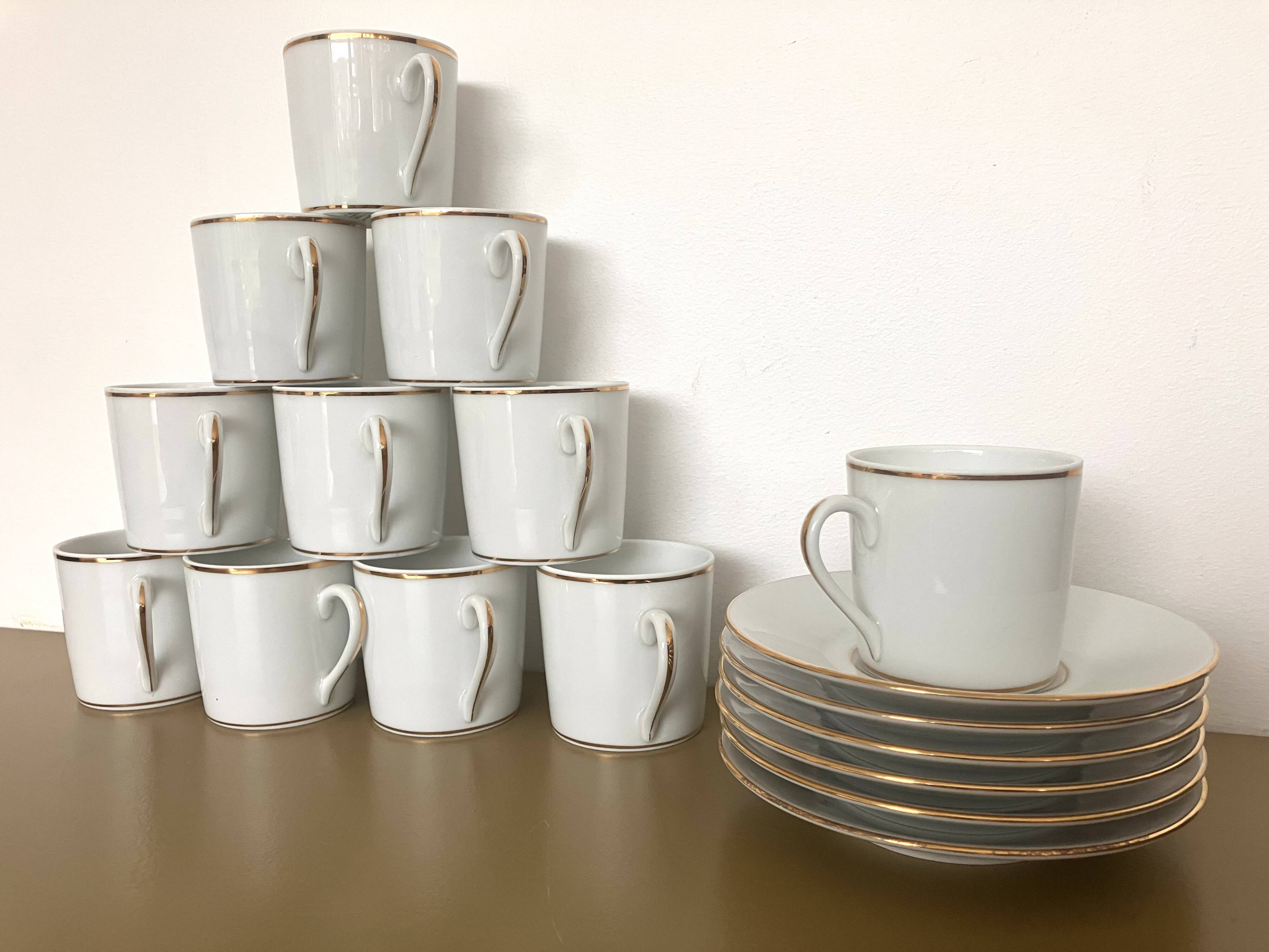 Coffee service with 11 cups and 6 saucers made of Limoges porcelain.