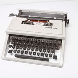 Dora typewriter by Olivetti 70